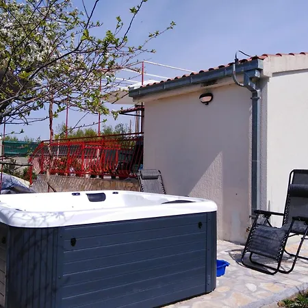 Holiday Home With Hot Tub Srijane, Zagora - 22621 Semesterbostad Smoljanovci