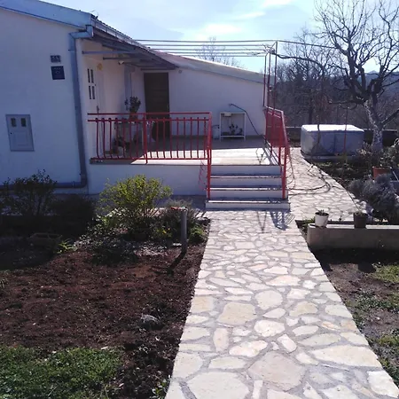 Holiday Home With Hot Tub Srijane, Zagora - 22621 Сasa de vacaciones Smoljanovci